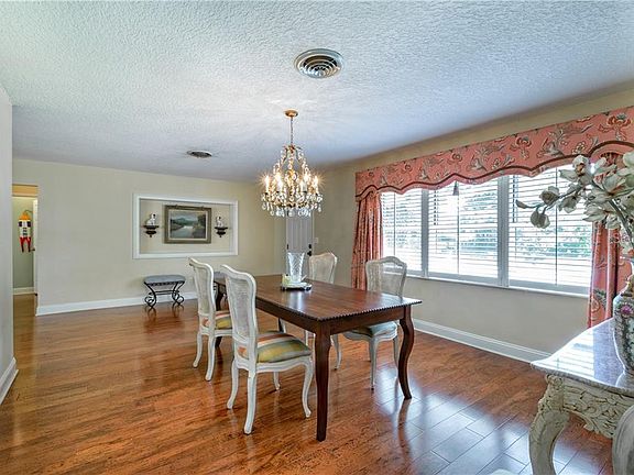 5th image of 4740 Rosewood Dr