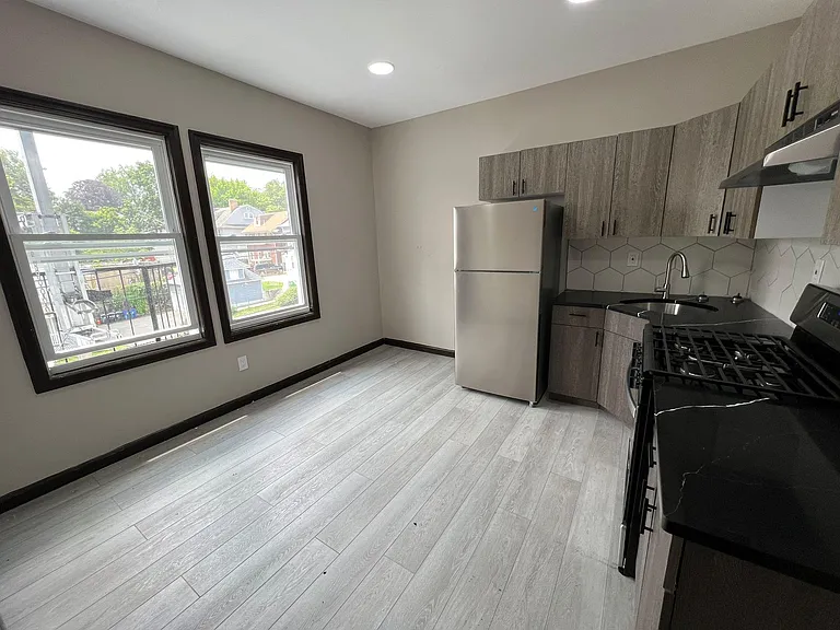 163 Elwood Ave #3B — Photo 3
