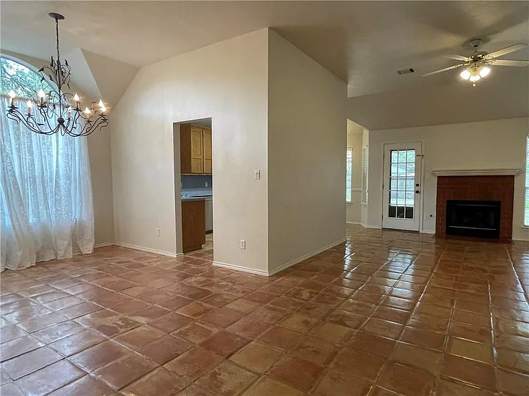 404 N Rainbow Bridge Dr — Photo 3