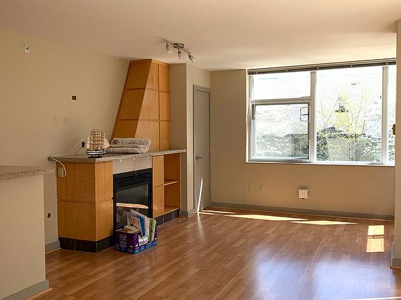 4th image of 1100 106th Ave NE APT 302