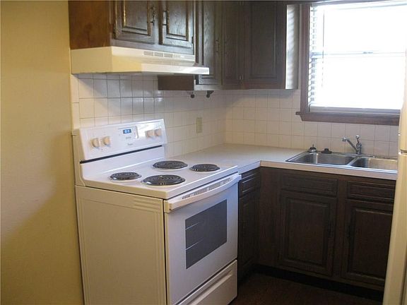 5th image of 407 SE 4th St