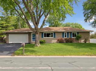 1827 Carnelian Ln, Eagan, MN 55122