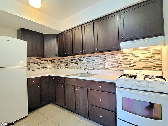 4th image of 12 Kirkwood Pl