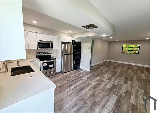 2 bed, $2,400 — Photo 2