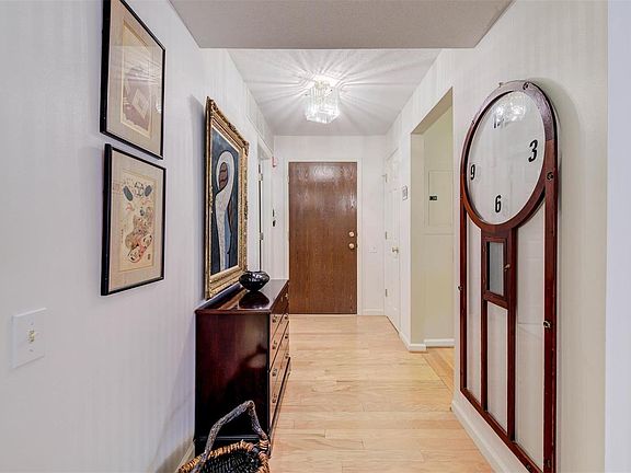 5th image of 585 Coeur De Royale Dr APT 306