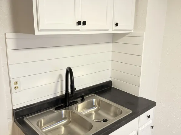 17157 Mackay Ave, Hamtramck, MI 48212