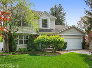 29259 Rockcastle St, Farmington Hills, MI