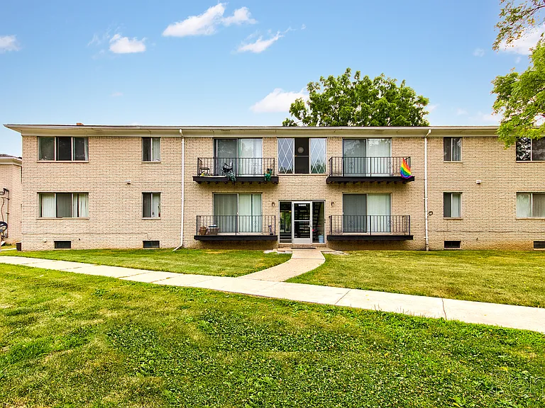 Pleasantview Manor Apartments — Photo 31