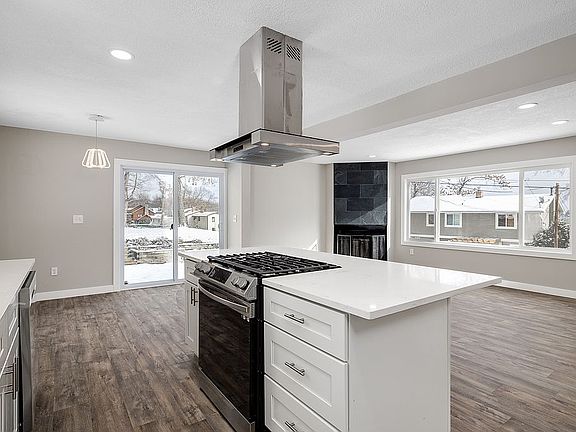 5th image of 7580 N Shore Cir N