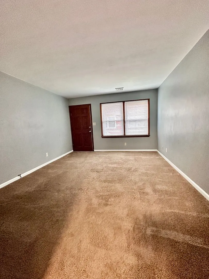 2216 Pretty Lake Ave — Photo 4