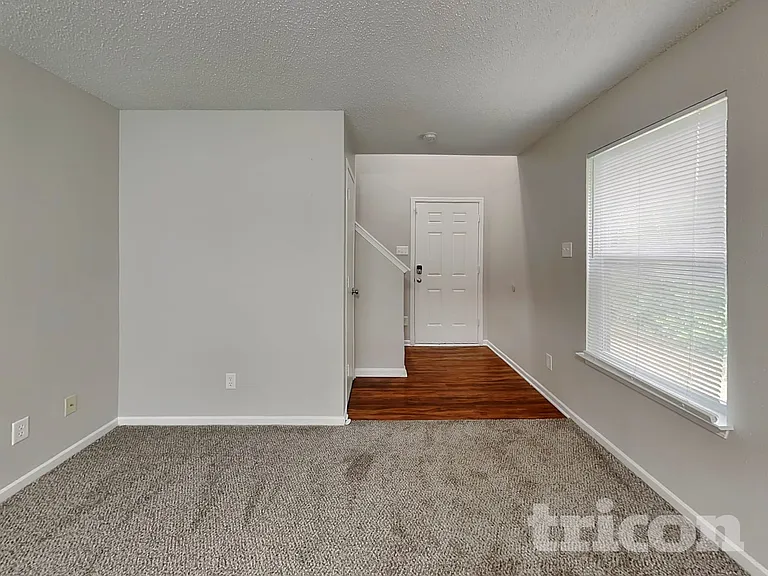 2729 Redland Ln — Photo 3