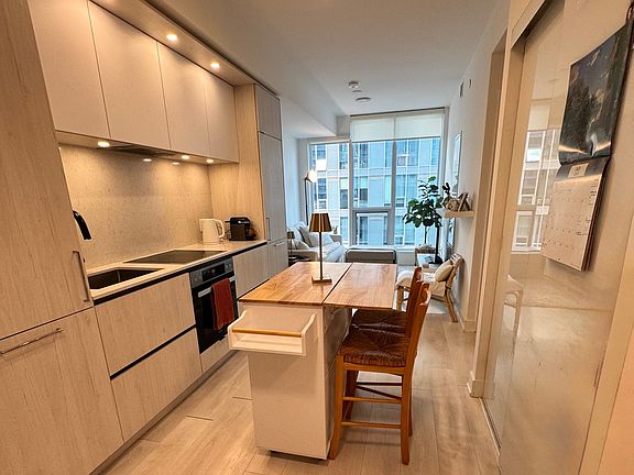 3rd image of 15 Mercer St #2915