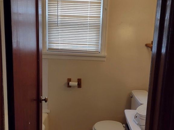 4th image of 243 Kay St