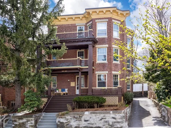 88 Walnut St #1, Brookline, MA 02445