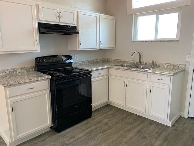 1st image of 609 N Cedar Ave