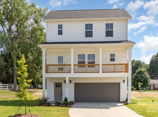 2063 Sadler Woods Ln, Charlotte, NC 28214