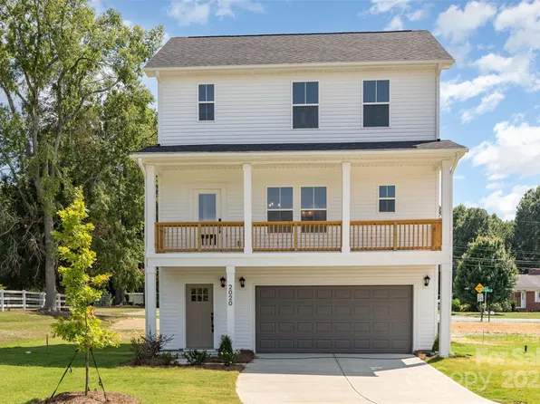 2063 Sadler Woods Ln, Charlotte, NC 28214