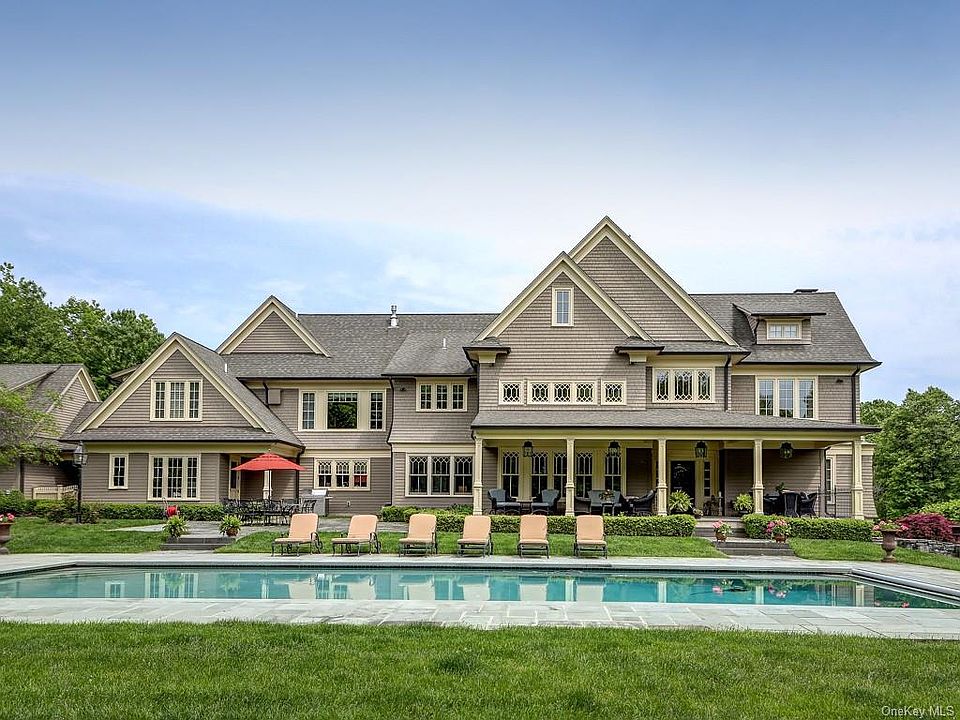 1st image of 7 Blanchard Dr