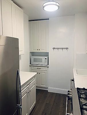 3rd image of 215 E 80th St APT 6M