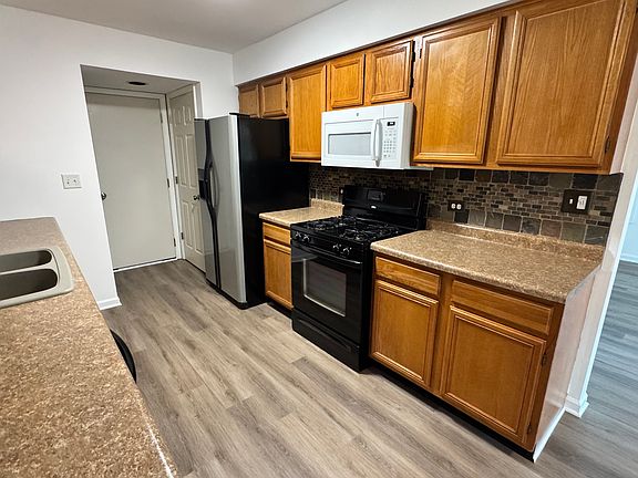 5th image of 1332 Sandhurst Ln #B