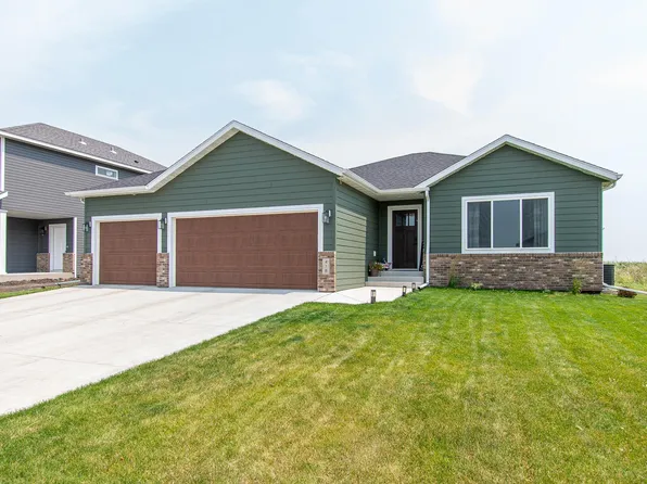 418 Lionheart Dr, Horace, ND 58047