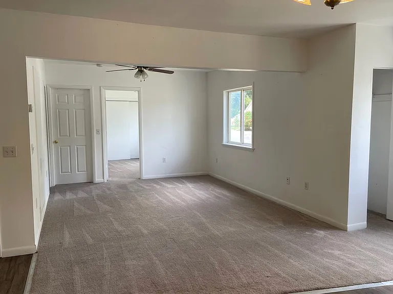 422 W Knearl St — Photo 4