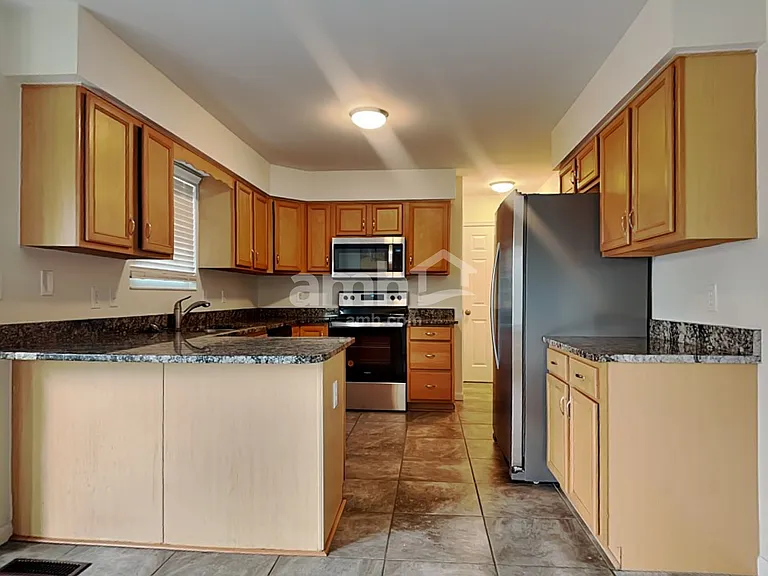 2113 Lynwood Pl — Photo 4