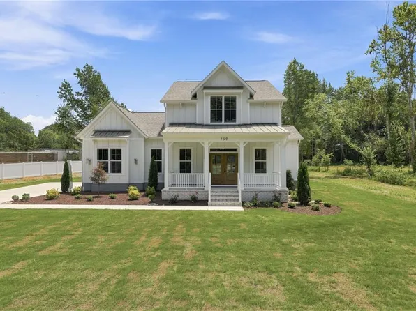 109 Ballahack Rd, Chesapeake, VA 23322