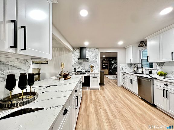 2nd image of 32 Forest Court North