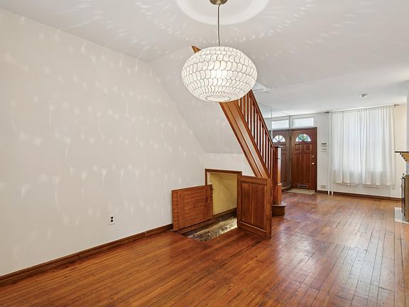 3rd image of 1212 Saint James St