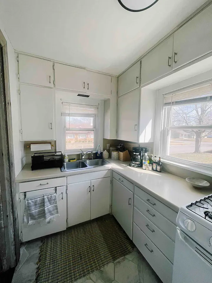 2 bed, 750 sqft, $1,300 — Photo 1