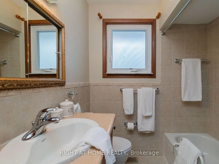 55 Limevale Cres — Photo 9
