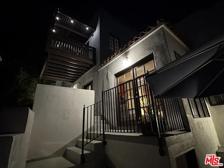 1761 N Orange Grove Ave — Photo 37