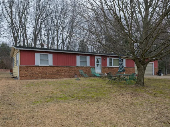 42592 Evergreen Park Dr, Decatur, MI 49045