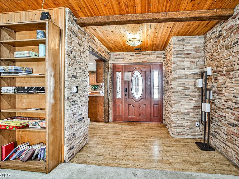 4674 Saddle Pl — Photo 2