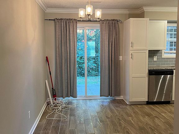 4th image of 7 Eleven Estates Dr #7