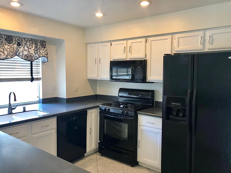 2142 Falcon Pointe Ln — Photo 9
