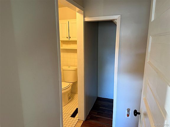 27th image of 830 Adams St