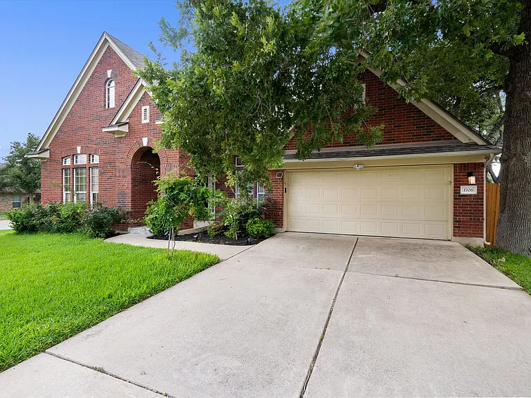 1706 Buttercup Creek Blvd — Photo 3