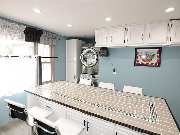 3rd image of 39 Sauquoit St