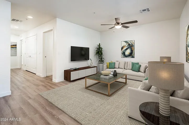 2 bed, 1100 sqft, $1,350 — Photo 4