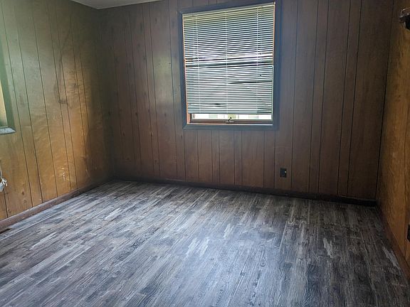 5th image of 310 River Ave E Unit 2