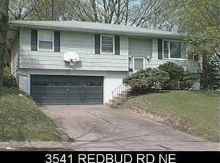 3541 Redbud Rd NE, Cedar Rapids, IA 52402
