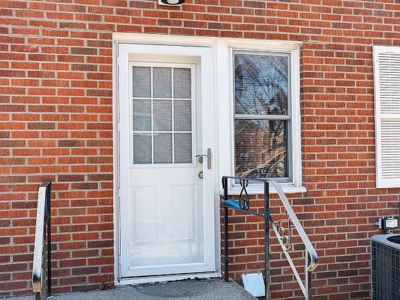 2nd image of 988 Cleveland Ave S