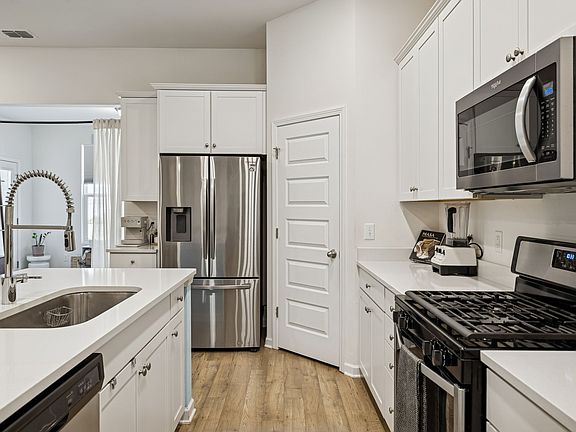 5th image of 712 Copper Branch Rd