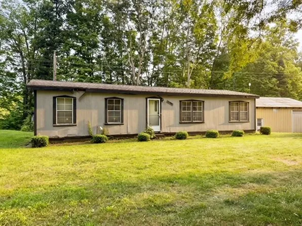 54223 Garrett Rd, Dowagiac, MI 49047