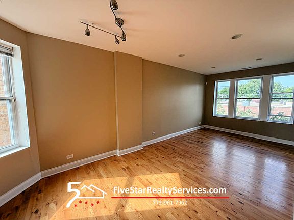 2nd image of 4551 N Pulaski Rd APT 3S