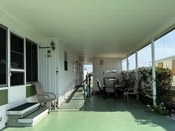 3rd image of 36 Kingsport Ave