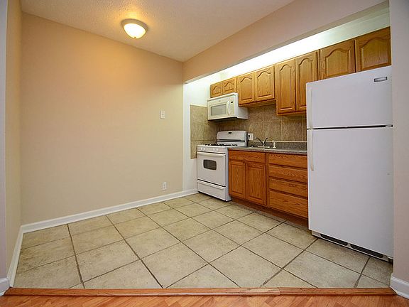 3rd image of 612 N 46th St APT 6