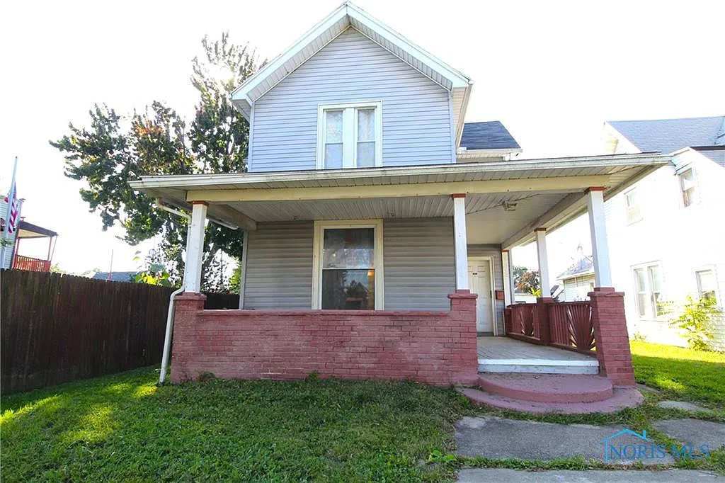 452 Saint Louis St photo 1